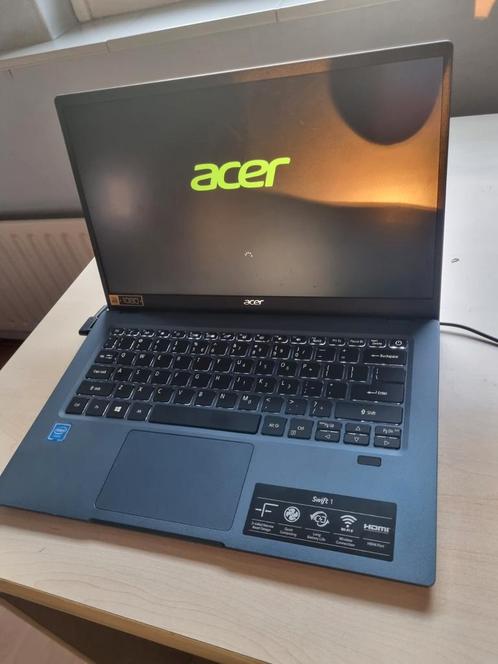 Laptop Acer Swift 1 in de klaur blauw.