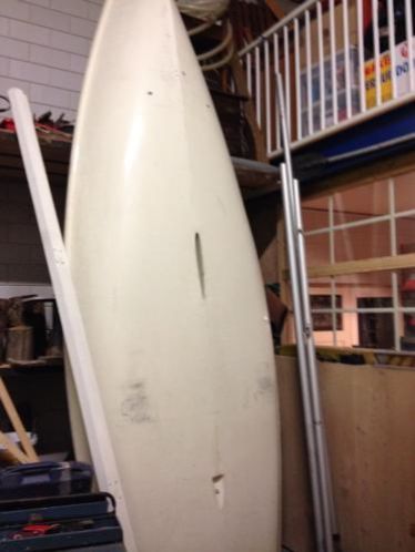 Laser zeilboot met kapotte mastvoet