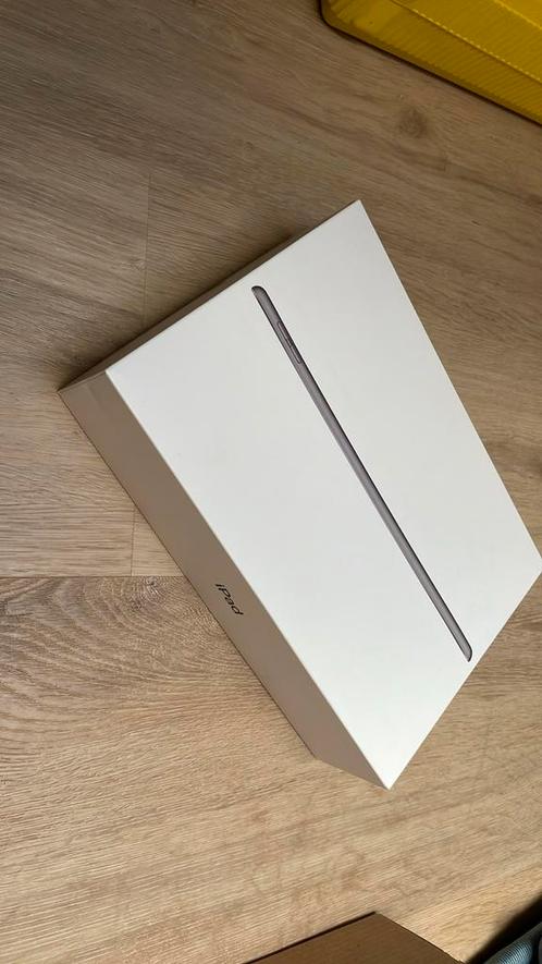 Lege doos van iPad 7e generatie