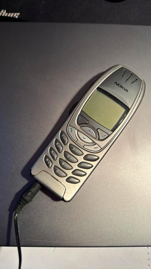 Legendarische Nokia 6310 te koop. (Met oplader)
