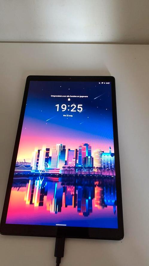 Lenovo ipad  Hoesje en opladerzonder kop 