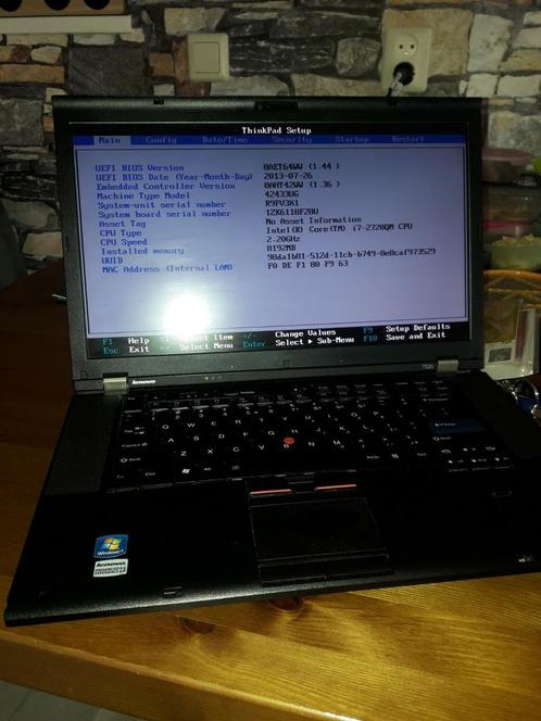 Lenovo thinkpad laptop met standaard.