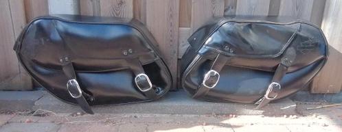 Leren zijtassen, komen van Harley Dyna. Tassen zijn van 2015