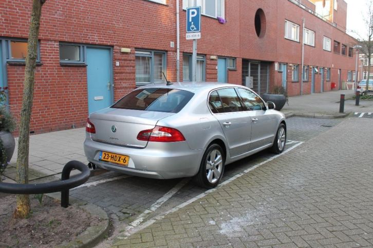 LET OP DEZE MOET U ZIEN Skoda Superb 2.0TDI180PKDSG