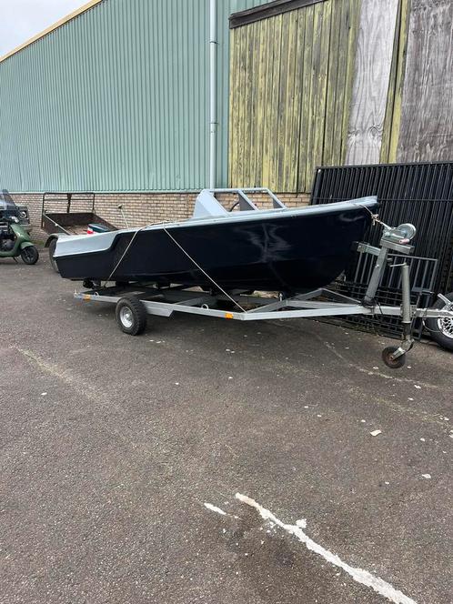 Leuk bootje met trailer en motor te koop.