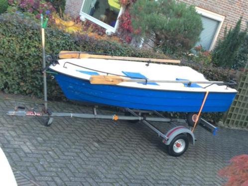 Leuk roeibootje met trailer