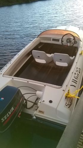Leuk speedbootje merk scorpio met z.g.a.n 15 pk selva 