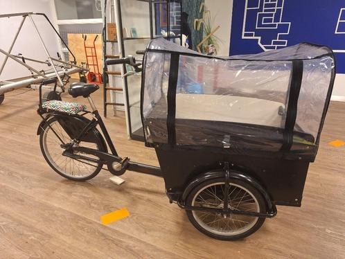 Leuke bakfiets met hoes