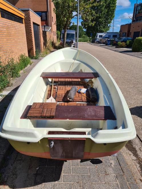 Leuke boot, electrische motor, afdekzeil en trailer