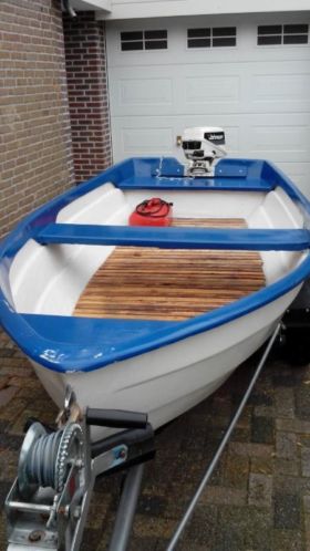 Leuke Boot met motor en trailer 