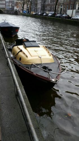 Leuke kajuitsloep in Amsterdam
