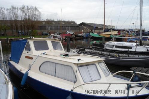  leuke motorboot voor weinig zo varen geen vaarbewijs 