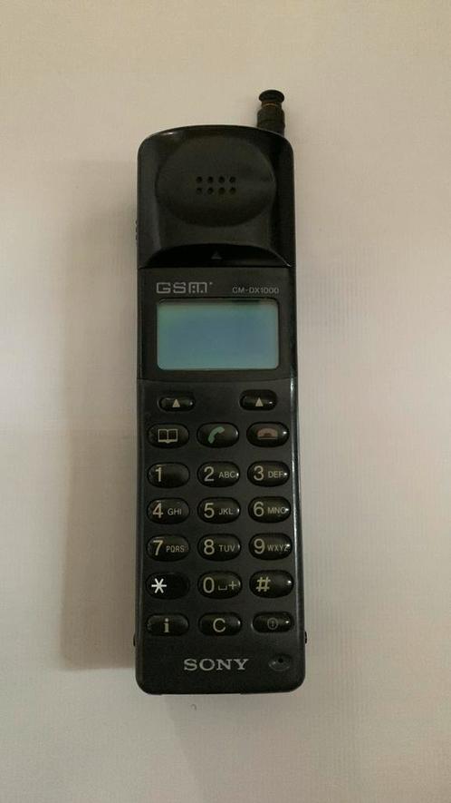 Leuke oude SONY telefoon CM-DX 1000.