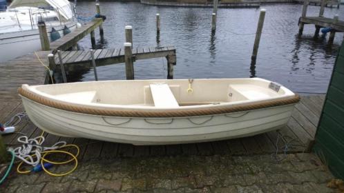 Leuke polyester roer- en of volgboot te koop