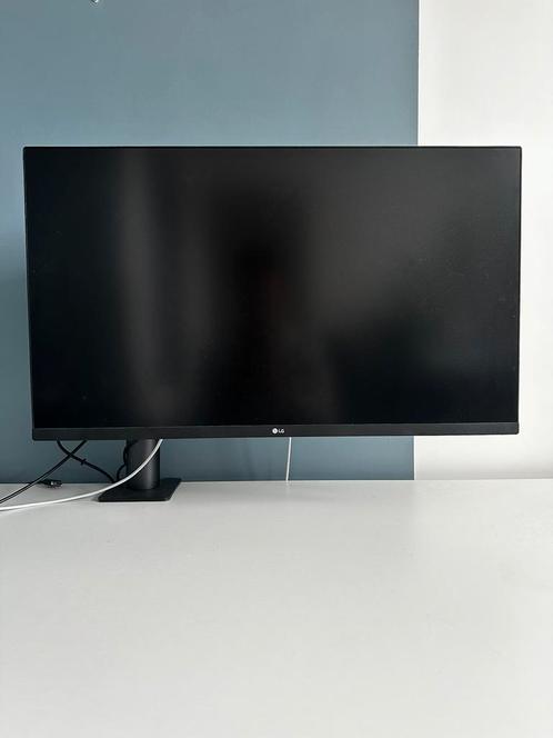 LG 32UN880 32 inch monitor met arm