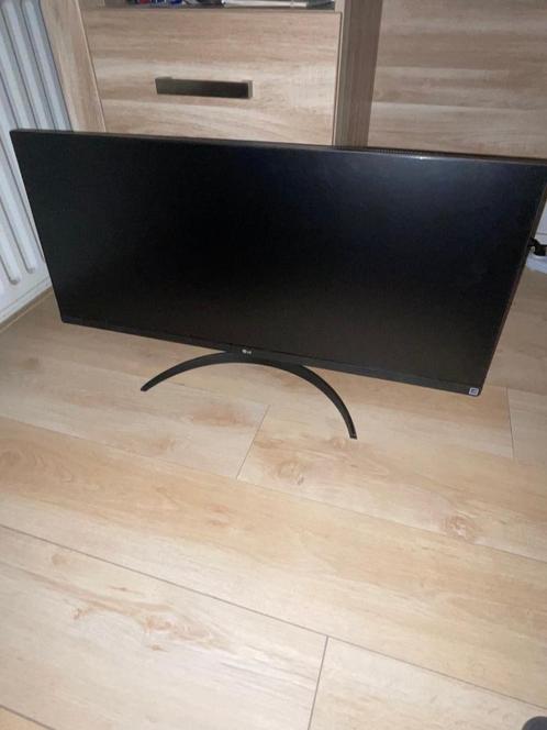 LG 34 inch Monitor met Bon