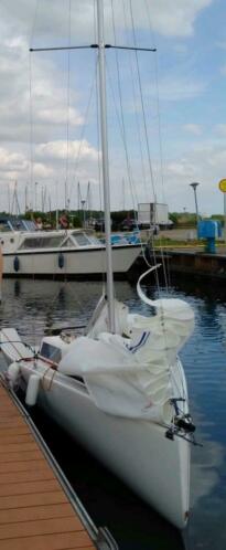 LG-500 zeilboot inclusief trailer (Valk, randmeer)