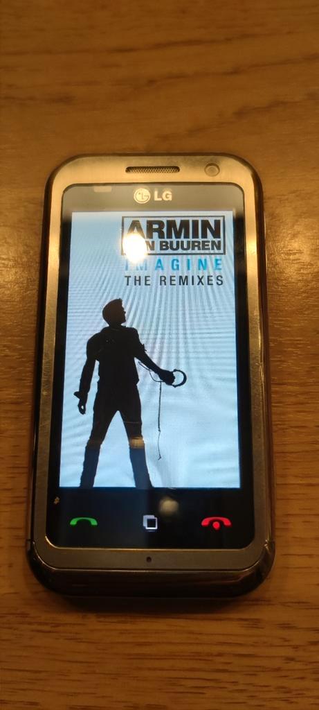 LG Arena KM900 Armin van Buuren edition