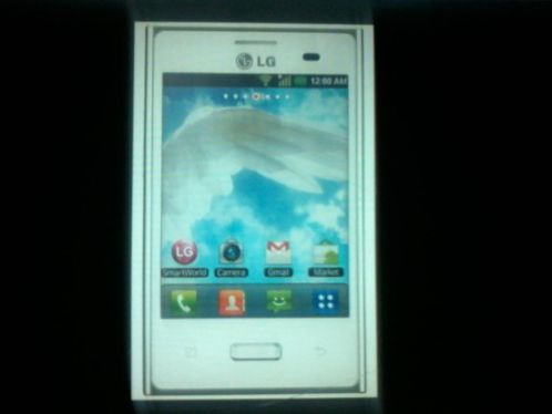 LG e400 smartphone