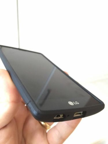 LG G4 new with several back covers