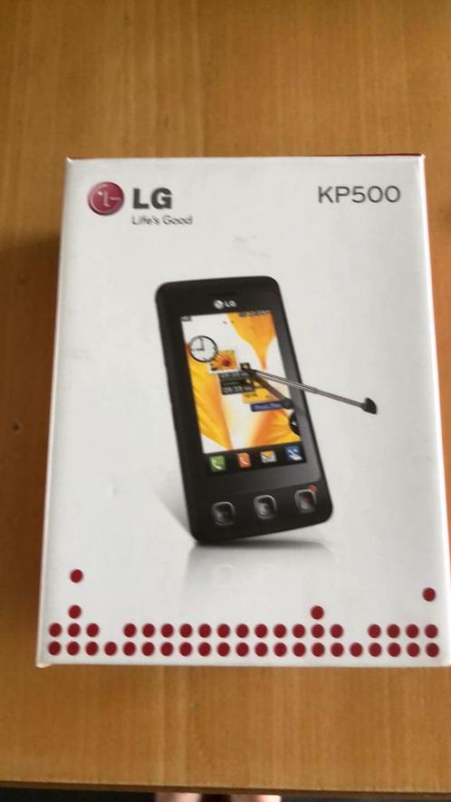 LG mobiel KP 500, oortjes en oplader en nieuwe prepaid kaart