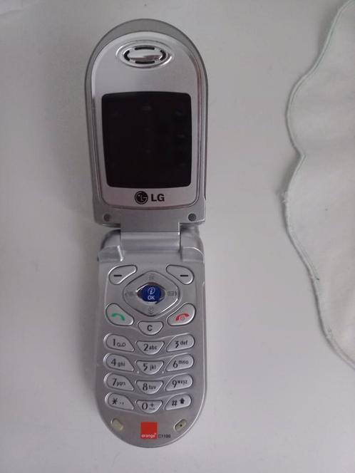 LG mobiele telefoon, model C1100, met klepje