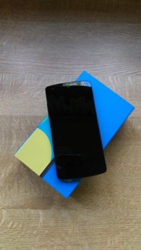 LG Nexus 5 16GB zwart met Officiele Quickview cover