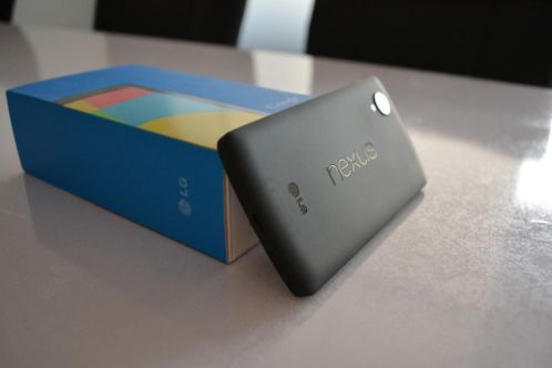 LG Nexus 5 incl. screen protector en hoes z.g.a.n.
