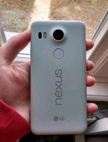 LG Nexus 5x in goede staat inclusief accessoires