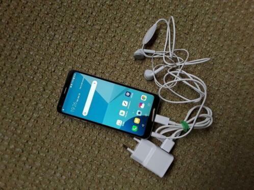 LG Q6 mobile in zeer goede staat oplader en earphone