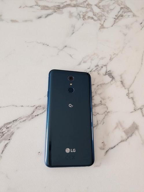 LG Q7 smartphone blauw
