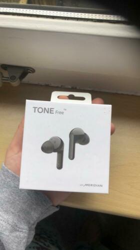 LG TONE FREE ( airpods)