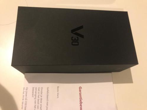 LG v30 smartphone 64GB