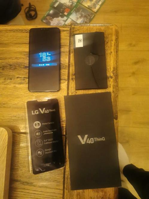 LG V40 thinQ 128GB in topstaat  doos en 2 hoesjes