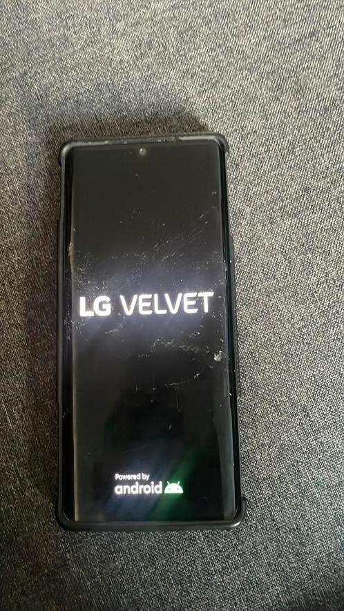 LG velvet 128gb met hoesje voor en achterkant kapot