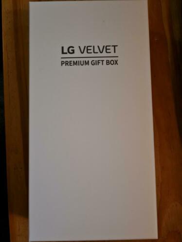 LG Velvet dual screen premium giftbox nieuw en geseald