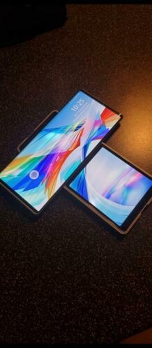 LG Wing blue smartphone met 2 schermen