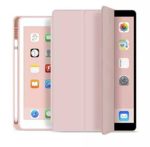 Licht roze iPad Air 2020 hoes met Apple Pencil houder.