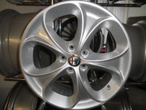 Lichtmetalen velgen 16 inch Alfa Romeo nieuw gepoedercoat 
