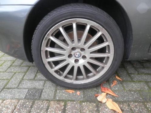 Lichtmetalen velgen 17 inch Alfa Romeo banden 6 MM