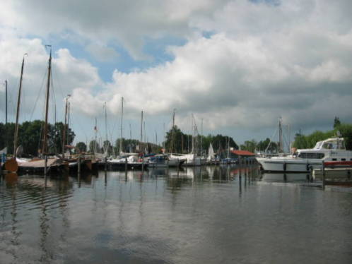 Ligplaatsen vanaf 9 meter direct aan het Slotermeer.