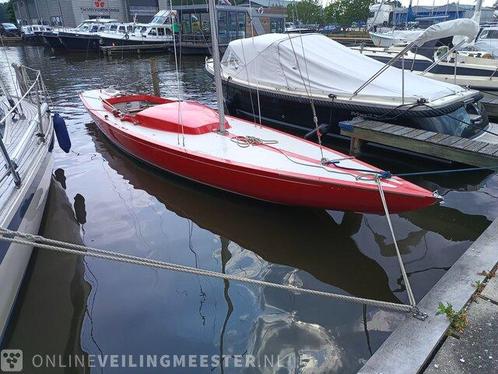 ( LOCATIE SNEEK ) Draak klassieke open zeilboot  wegtrai