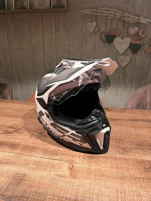 LS2 Explorer Adventure helm