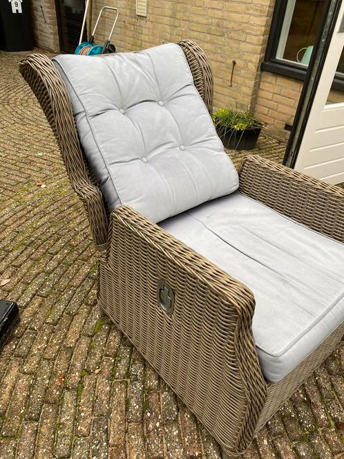 Luxe tuinset twee stoelen, een bank en twee rieten tafels