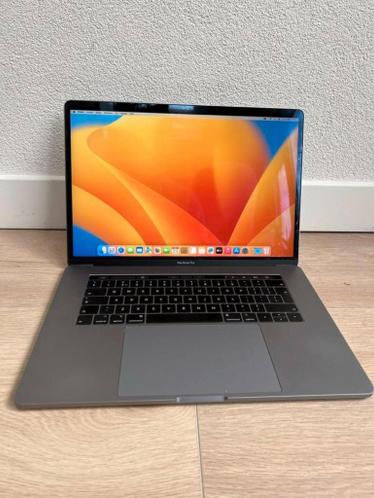 Mac Book Pro 2019 15 inch i9 Vega 20 (32gb) (1TB)