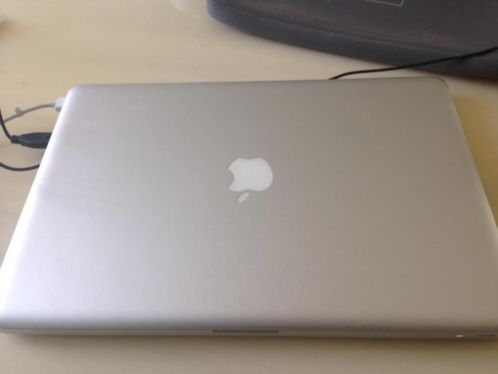 mac book pro 2,4 ghz intel core 2 duo met nwe batterij