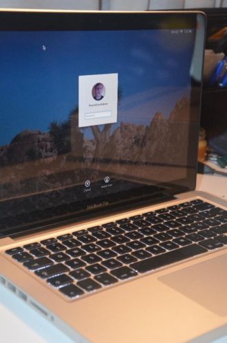 Mac Book Pro13 inch mid 2012 (2.9 GHZ 8 GB Ram)