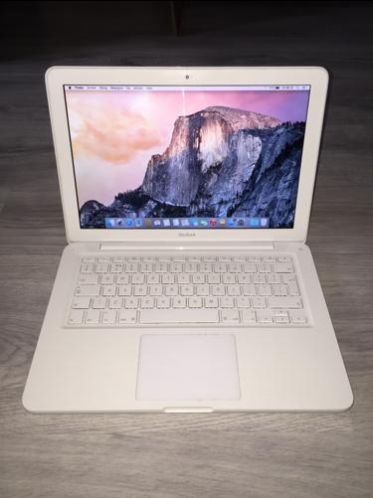 MacBook 13 inch 2,4GHz iC2D 8GB 250GB in NIEUWSTAAT Mid 2010