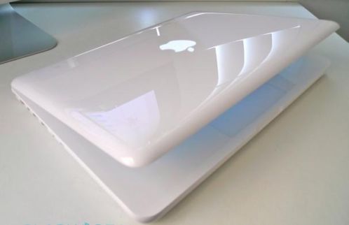 macbook 13 inch wit unibody  demo model (late 2012)