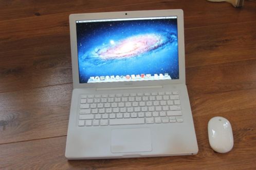 Macbook 13034 wit  4Gb  500Gb  OSX Lion  2.4Ghz